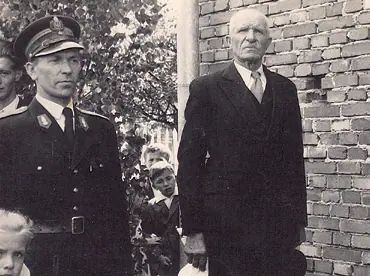 Rocznica 50-lecia OSP — komendant wojewódzki Straży Pożarnych w Rzeszowie płk poż. Andrzej Bazanowski oraz prezes OSP w Krygu Jan Świerz; 15 czerwca 1958 roku.