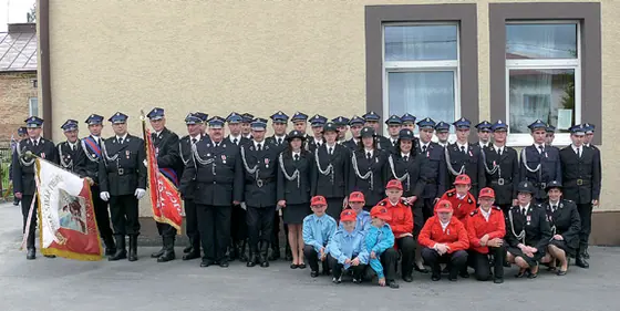 Obchody 100-lecia OSP Kryg — w środku wójt gminy Lipinki i prezes zarządu oddziału gminnego ZOSP RP Czesław Rakoczy oraz poczet sztandarowy: Mirosław Mika, Piotr Mika i Dariusz Przybyło; 31 maja 2009 roku.