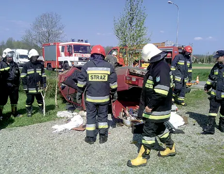 Działania ratownicze przy wypadku drogowym; 6 maja 2011 roku.