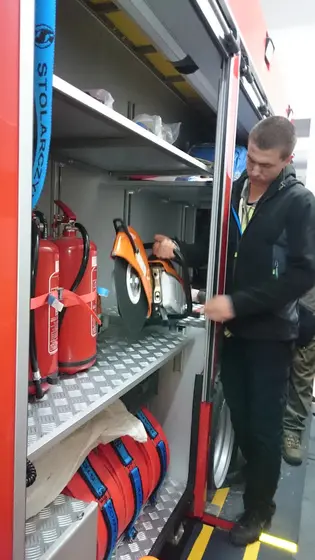 Montaż świateł IVECO — zdjęcie 3