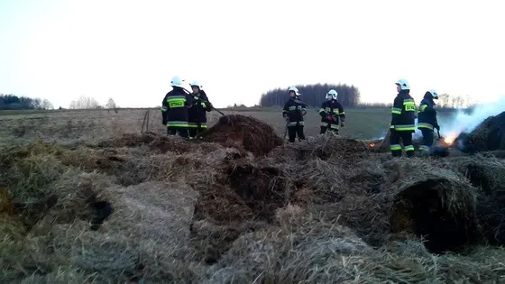 Pożar bel siana – 17.03.2015 — zdjęcie 14