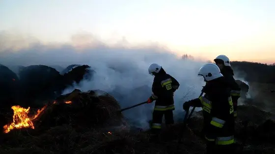Pożar bel siana – 17.03.2015 — zdjęcie 16