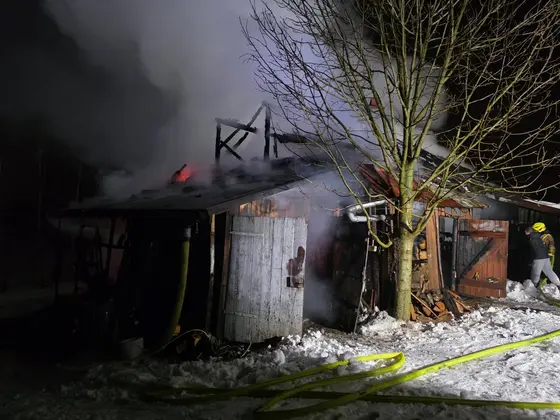 Pożar budynku gospodarczego — Lipinki, 15.01.2026 — zdjęcie 6