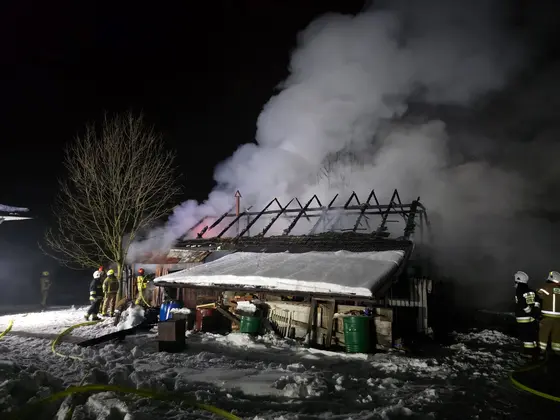 Pożar budynku gospodarczego — Lipinki, 15.01.2026 — zdjęcie 7
