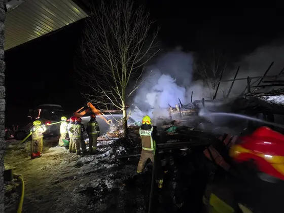 Pożar budynku gospodarczego — Lipinki, 15.01.2026 — zdjęcie 9