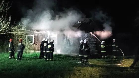 Pożar pustostanu – 16.04.2016 Wójtowa — zdjęcie 38
