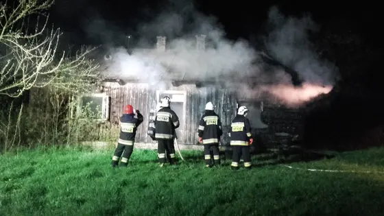 Pożar pustostanu – 16.04.2016 Wójtowa — zdjęcie 41