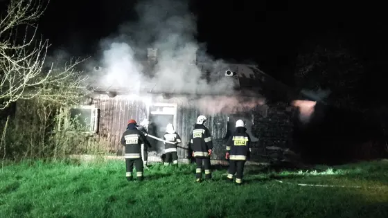 Pożar pustostanu – 16.04.2016 Wójtowa — zdjęcie 44