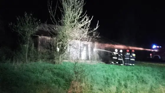 Pożar pustostanu – 16.04.2016 Wójtowa — zdjęcie 53