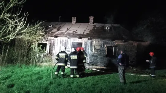 Pożar pustostanu – 16.04.2016 Wójtowa — zdjęcie 27