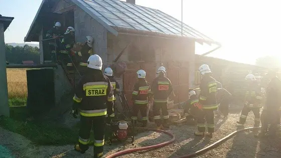 Pożar suszarni w Ropie – 06.08.2015 — zdjęcie 2