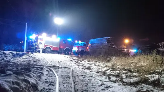 Pożar tartaku w Owczarach – 02.01.2015 — zdjęcie 25
