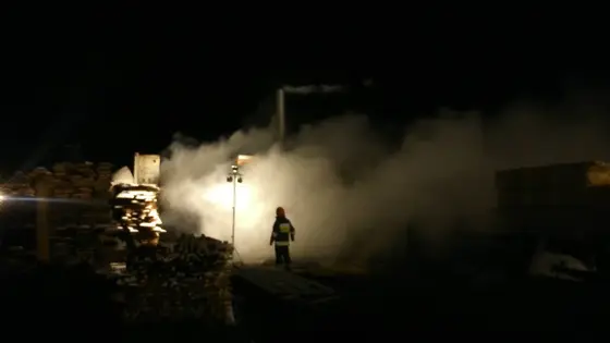 Pożar tartaku w Owczarach – 02.01.2015 — zdjęcie 27
