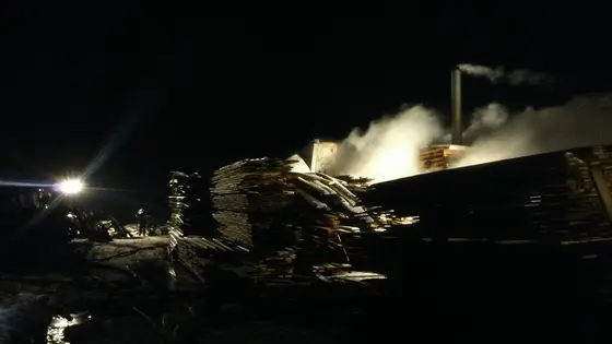 Pożar tartaku w Owczarach – 02.01.2015 — zdjęcie 28