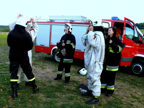 Usuwanie szerszeni z budynku gospodarczego – 13.09.2013r. — zdjęcie 3