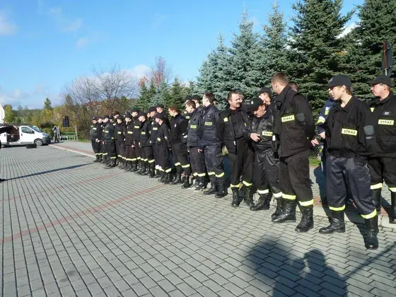 VII Bieg uliczny w Lipinkach – 19.10.2013 — zdjęcie 7