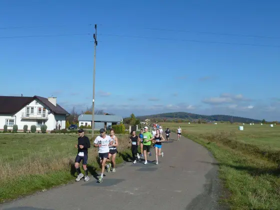 VII Bieg uliczny w Lipinkach – 19.10.2013 — zdjęcie 17