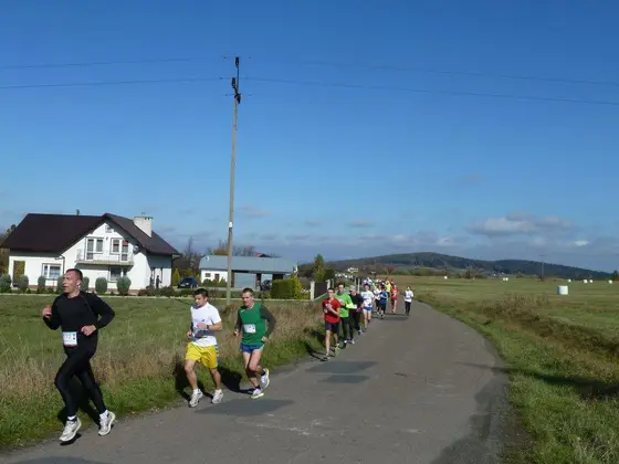 VII Bieg uliczny w Lipinkach – 19.10.2013 — zdjęcie 18