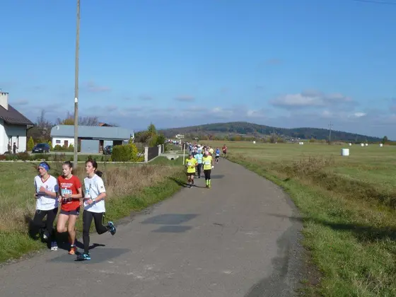 VII Bieg uliczny w Lipinkach – 19.10.2013 — zdjęcie 19