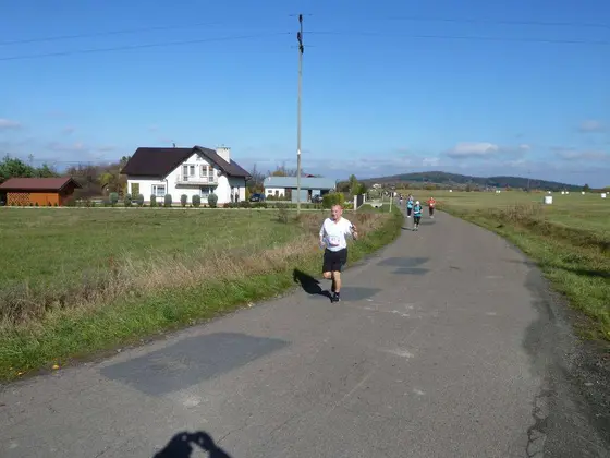 VII Bieg uliczny w Lipinkach – 19.10.2013 — zdjęcie 20