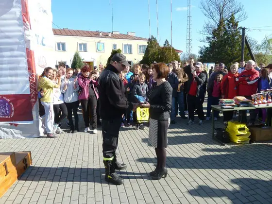 VII Bieg uliczny w Lipinkach – 19.10.2013 — zdjęcie 28